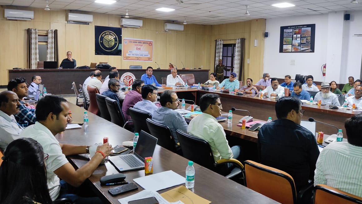 प्रयागराज-जिला स्वास्थ्य समिति (शासी निकाय)  को जिलाधिकारी नवनीत सिंह चहल की अध्यक्षता में संपन्न हुई बैठक