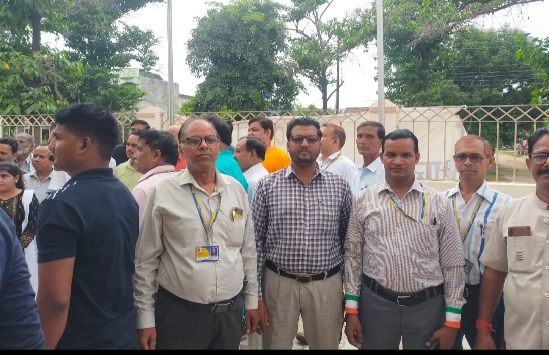 फर्रुखाबाद: भारतीय जीवन बीमा निगम अभिकर्ता संघ लियाफी के राष्ट्रीय अध्यक्ष द्वारा मंडल टीम गठित कर गोप नेता की दिलाई शपथ