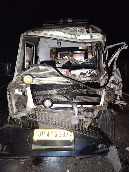 पीलीभीत जेल से कैदी को लखनऊ ले जा रही एंबुलेंस कंबाइन से टकराई