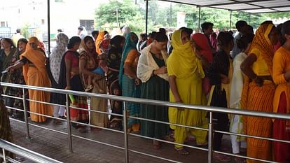 मैनपुरी में बुखार का उपचार तो दूर, बेड तक नहीं दे पा रहा अस्पताल  डेढ़ महीने में 25 मरीजों की मौत