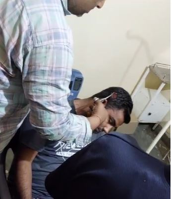 कासगंज के  कस्बा गंजडुंडवारा के मोहल्ला विकाशनगर में दबंग किस्म के व्यक्तियों ने जमकर मारपीट की