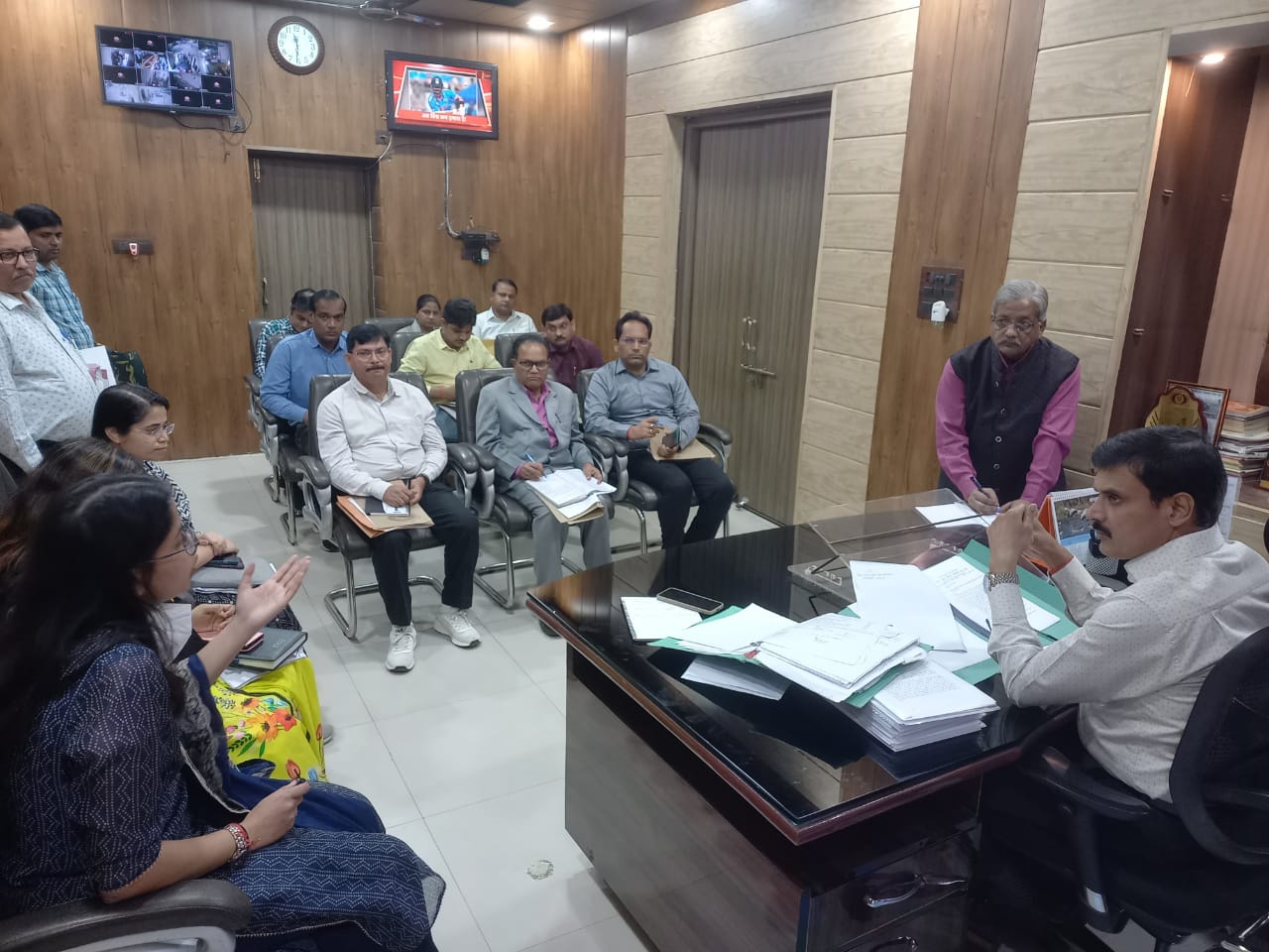 हरदोई : दिव्यांग मतदाताओं को सूची में शामिल कराने हेतु विशेष कैम्पों का आयोजन कराये डीएम   जागरूकता रैली एवं छूटे हुए दिव्यांग मतदाताओं का चिन्हीकरण कराया जाएः- एमपी सिंह ।