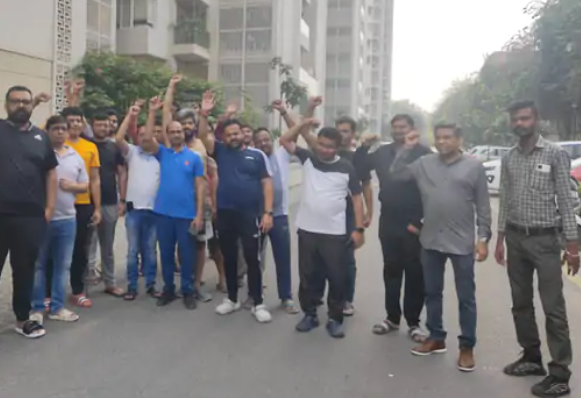 नियमों को ताख पर रख RWA बनाने का आरोप, जो खर्च पहले करीब 8000 रुपए का आता था वह अब 11 हजार रुपए का आ रहा