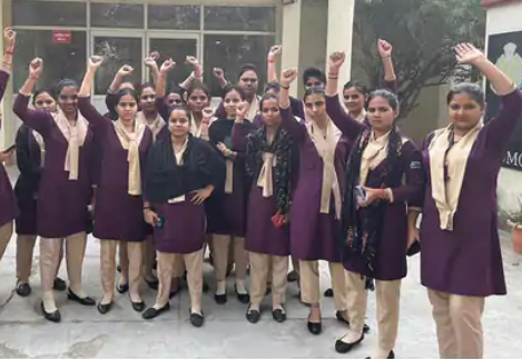 हम भी तेरे संघर्ष में एक दीया जलाएंगे : अखिलेश यादव