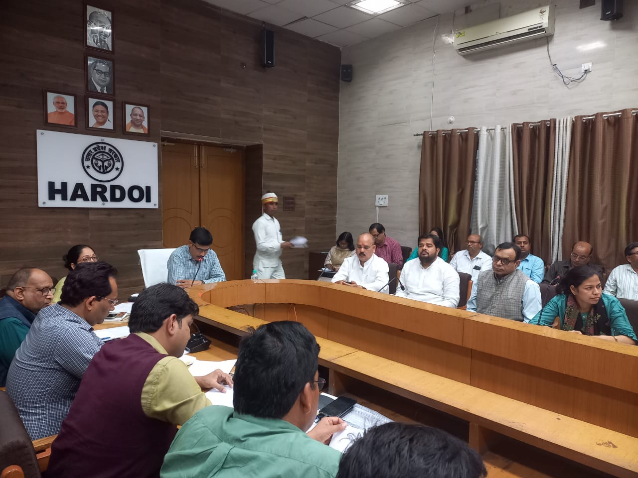 हरदोई :जिलाधिकारी की अध्यक्षता में हुई जिला स्वच्छता समिति की बैठक