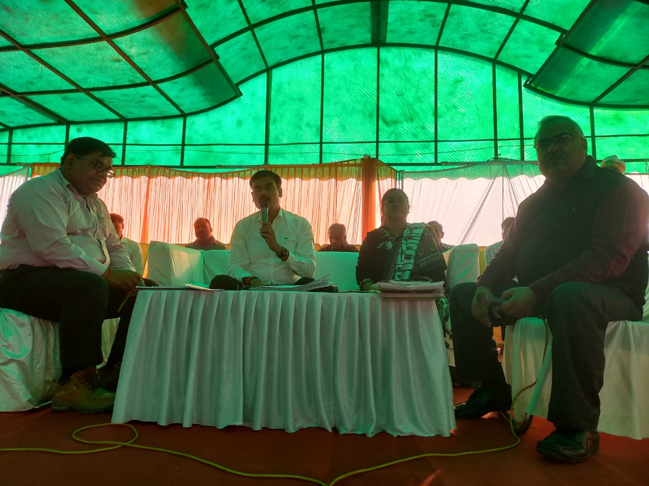 हरदोई:जिलाधिकारी ने किया सुपरवाइजरों व बीएलओ के साथ संवाद