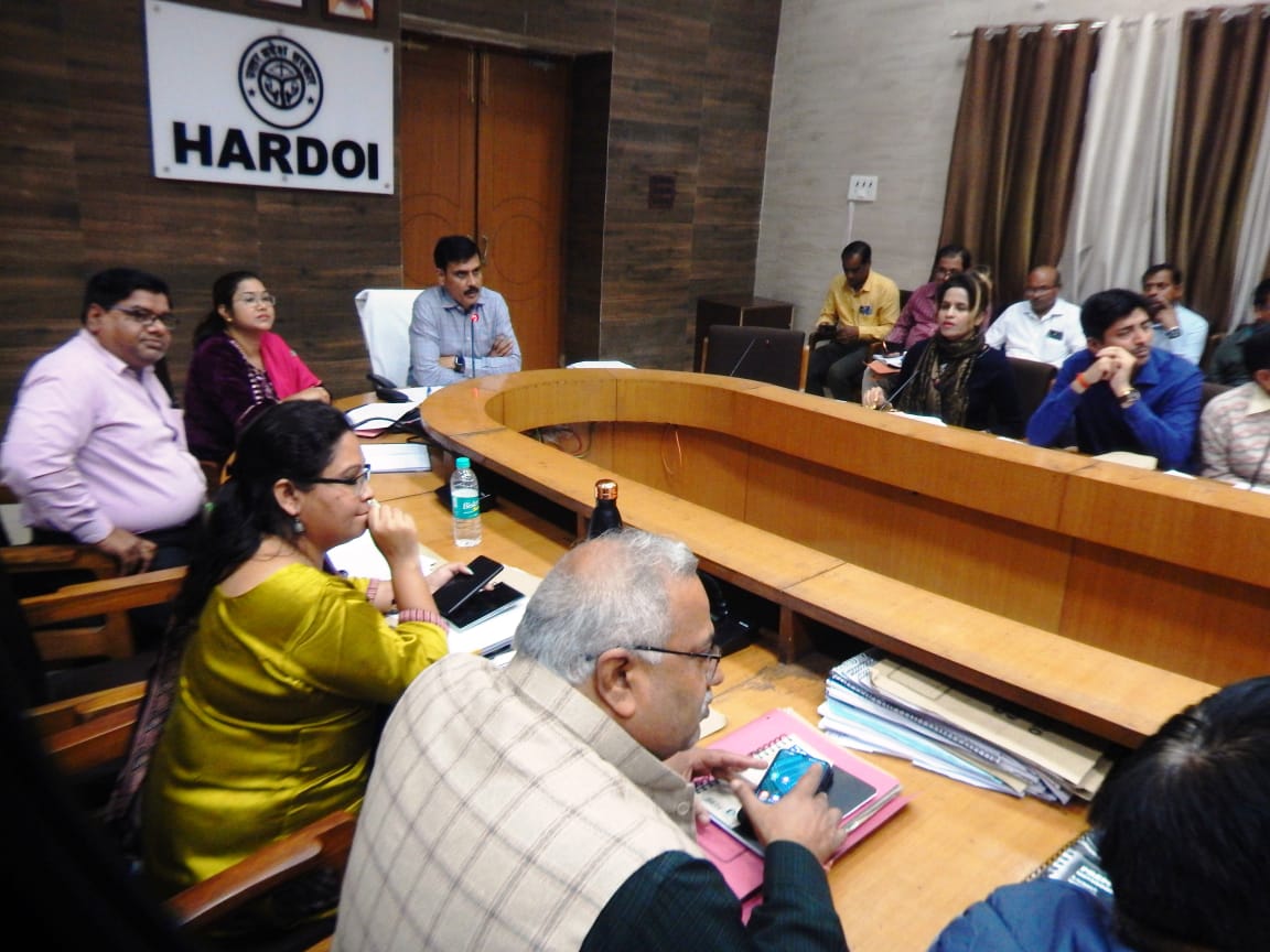 हरदोई : निर्वाचन आयोग के निर्देशों का पूरी तरह अनुपालन सुनिश्चित किया जाए:-एम0पी0 सिंह