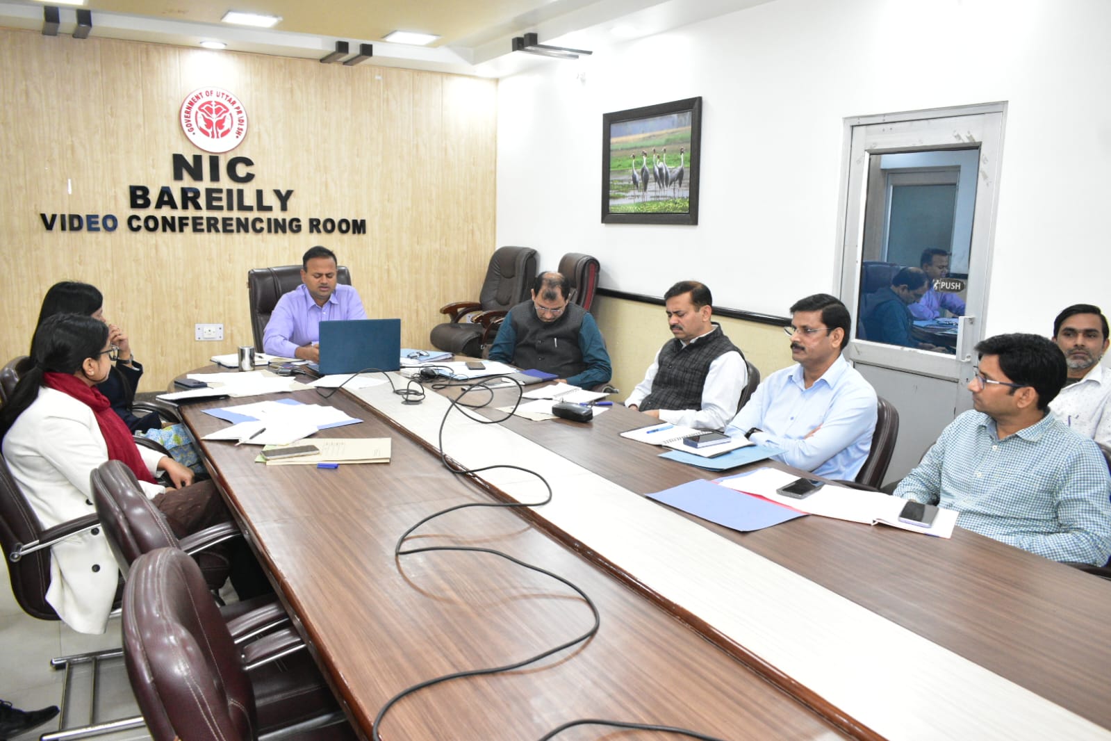 बरेली - जिलाधिकारी ने जनपद के समस्त ERO एवं AEROs के साथ वर्चुअल रूप से करी बैठक।