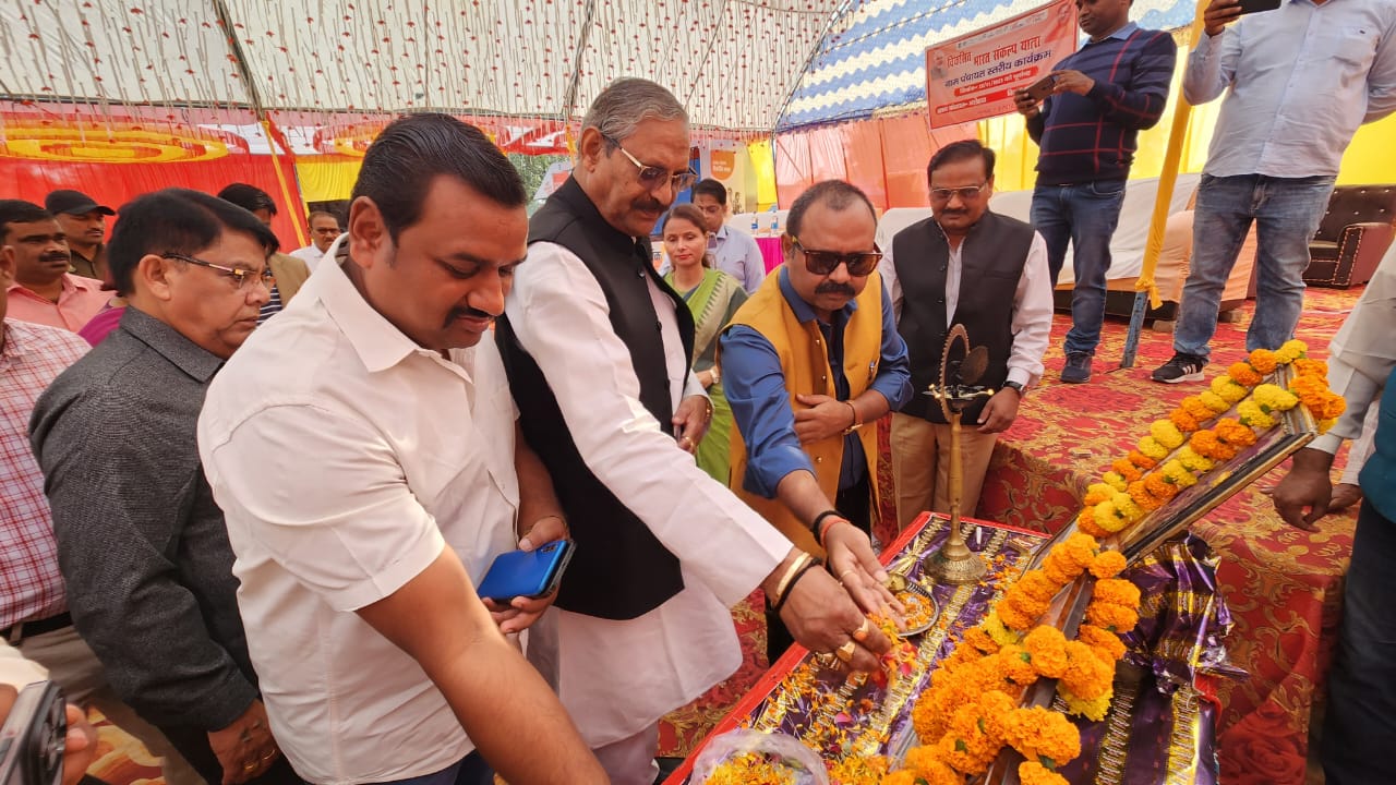 हरदोई : भारत संकल्प यात्रा के अंतर्गत कार्यक्रम का किया गया आयोजन मतदाता जागरूकता से संबंधित सेल्फी प्वाइंट रहा आकर्षण का केन्द्र भारत सरकार एवं उत्तर प्रदेश सरकार की कल्याणकारी योजनाओं से समाज का प्रत्येक वर्ग लाभान्वित हुआ हैः- अशोक कुमार रावत