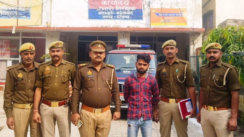 फर्रुखाबाद:कोतवाली पुलिस ने मोटर साइकिल चोरी का सफल अनावरण करते हुये अभियुक्त को चोरी की मोटर साइकिल सहित किया गिरफ्तार