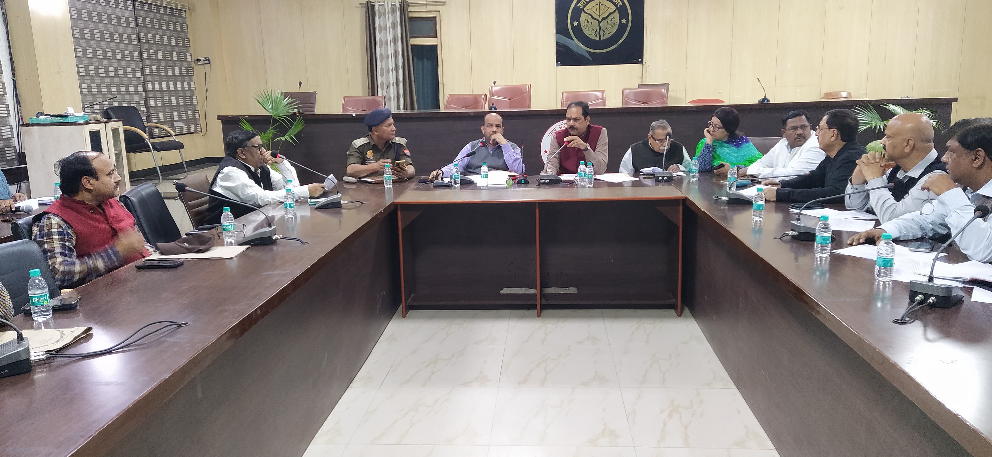 प्रयागराज-अपर जिलाधिकारी प्रशासन की अध्यक्षता में जिला उद्योग बन्धु समिति की बैठक सम्पन्न