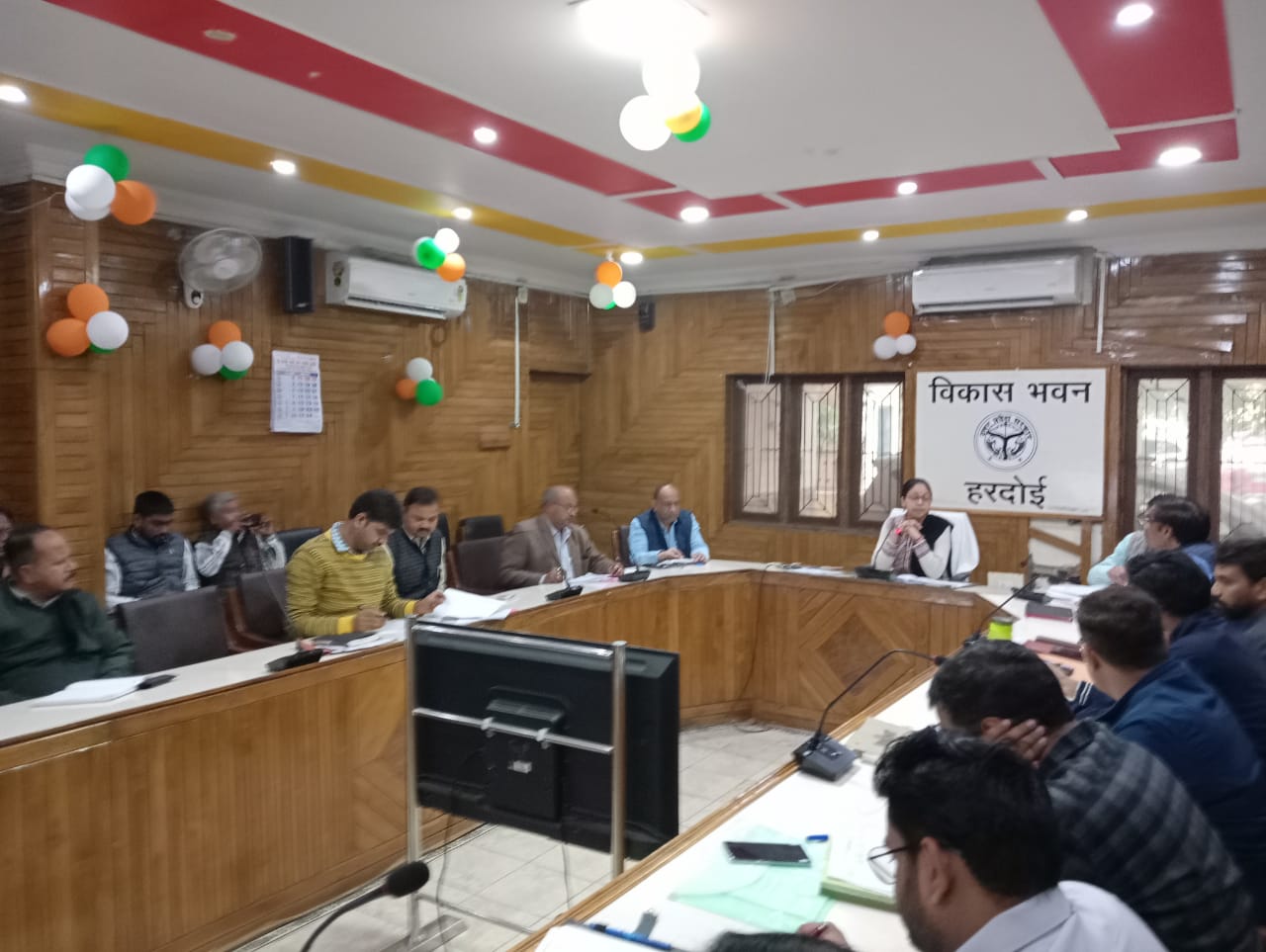 हरदोई :मुख्य विकास अधिकारी की अध्यक्षता में हुई सीएम डैशबोर्ड की समीक्षा बैठक