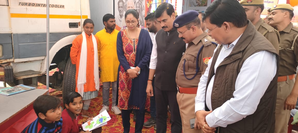 हरदोई:गरीब एवं जरूरतमंदों को लाभान्वित करने हेतु सरकार अनेक योजनाये चला रहीः-डीएम
