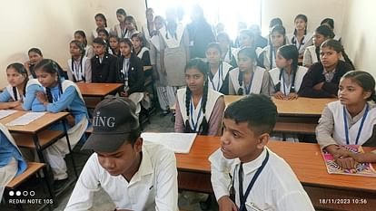 पीलीभीत में वाद-विवाद में दिव्यांश, प्रभा, आराधना और अय्यान जीते