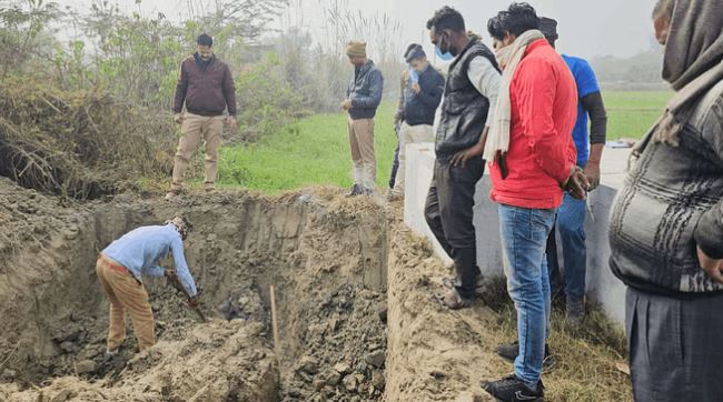 मैनपुरी में एक मासूम और छह हत्यारे, पहले गला दबाया, फिर दुपट्टे से लगा दिया फंदा, 10 साल के बच्चे का शव कब्र से निकाला
