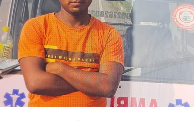 पीलीभीत में गन्ना लदी ट्रैक्टर-ट्राॅली की टक्कर से एंबुलेंस चालक की गई जान