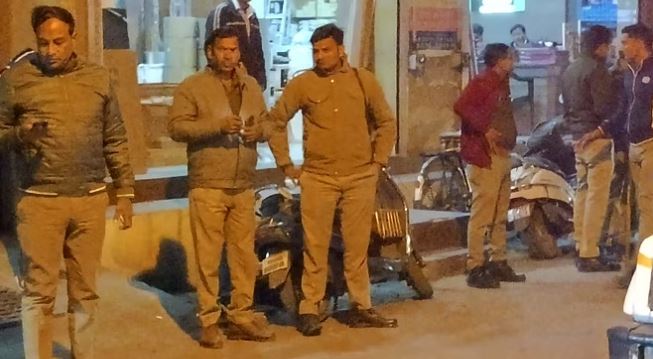 पीलीभीत में विवाद के बाद लाल रोड पर तैनात रहा पुलिस फोर्स