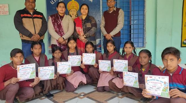 पीलीभीत में प्रतिभागियों को प्रमाण-पत्र देकर किया सम्मानित