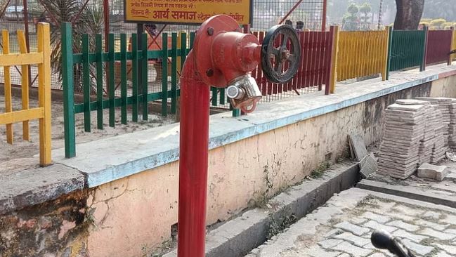 पीलीभीत में आग लगी तो बुझानी मुश्किल