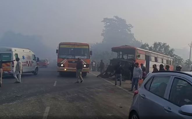 बरेली पीलीभीत हाईवे पर रोडवेज बस समेत तीन गाड़ियों में टक्कर, 28 घायल, कई गंभीर
