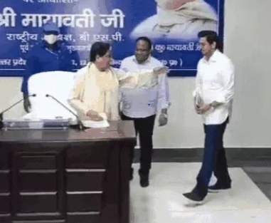 भतीजे आकाश आनंद के रूप में घोषित कर दिया बसपा का नेतृत्वकर्ता