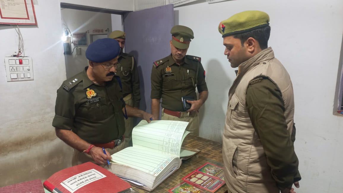 हरदोई : पुलिस अधीक्षक हरदोई द्वारा थाना संडीला का आकस्मिक निरीक्षण कर व्यवस्था को परखा