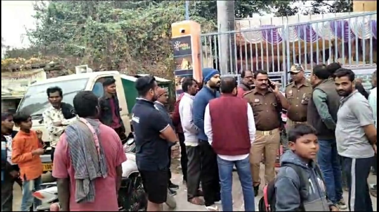 जौनपुर;नगर पंचायत कजगांव में चेयरमैन के भाई व सभासद के बीच गाली-गलौज तथा  पथराव