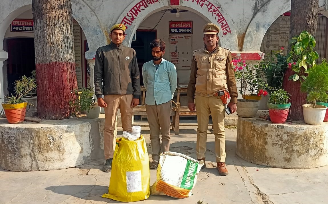 फर्रुखाबाद: शमसाबाद पुलिस ने चोरी किये हुए सामान, रुपये व सिलेण्डर सहित चोर को किया गिरफ्तार