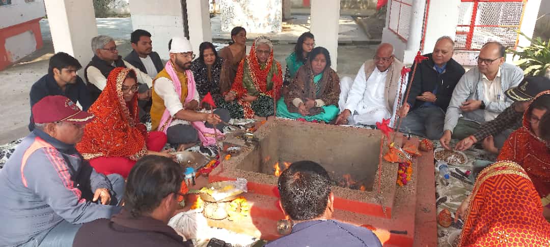 बरेली - पूर्व केंद्रीय मंत्री सांसद भानु प्रताप सिंह के बड़े पुत्र कर्नल पुरुषोत्तम ने कराया विशाल भंडारा।