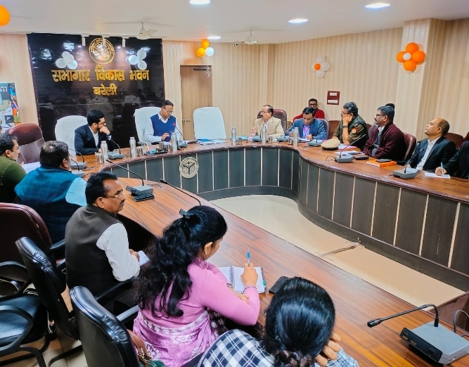 बरेली - अभियोजन कार्यों की समीक्षा बैठक हुई सम्पन्न निर्वाचन से सम्बंधित सभी मुकदमों की सूची व किस कोर्ट में हैं क्या पैरवी की गयी है विवरण शीघ्र कराया जाये उपलब्ध-जिलाधिकारी।