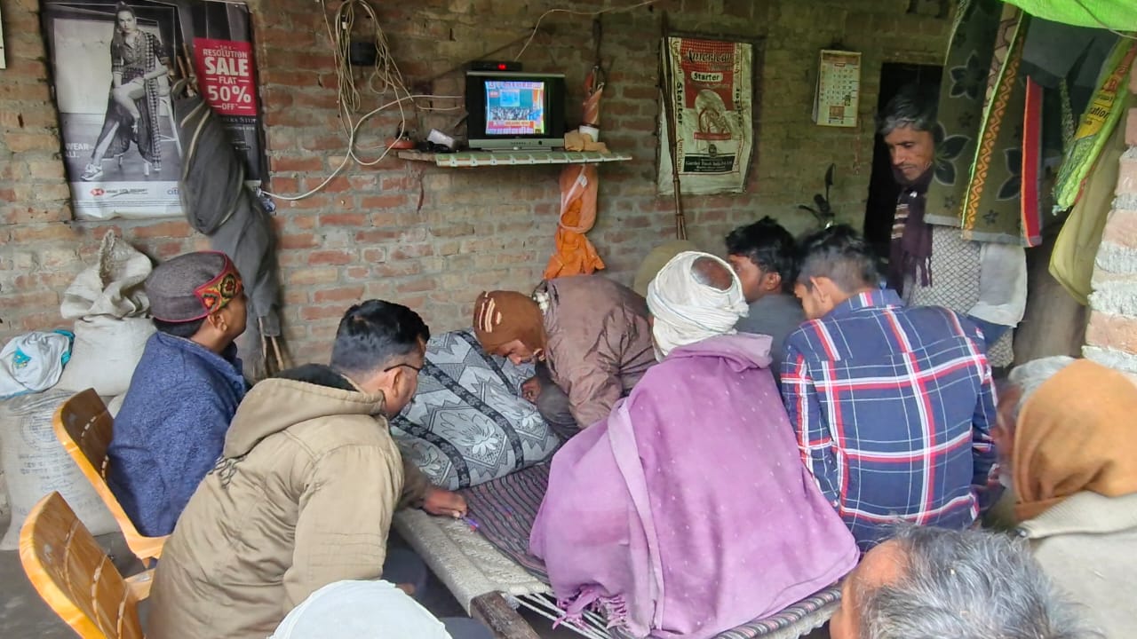 कासगंज :प्रधानमंत्री नरेन्द्र मोदी के मन की बात के 108 वें एपिसोड का प्रसारण नगरिया मण्डल के सभी 80 बूथों पर मण्डल अध्यक्ष मनोज चौहान के निर्देशन में सुना गया