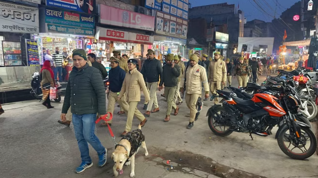 पीलीभीत में गणतंत्र दिवस की पूर्व संध्या पर पुलिस ने चलाया चेकिंग अभियान