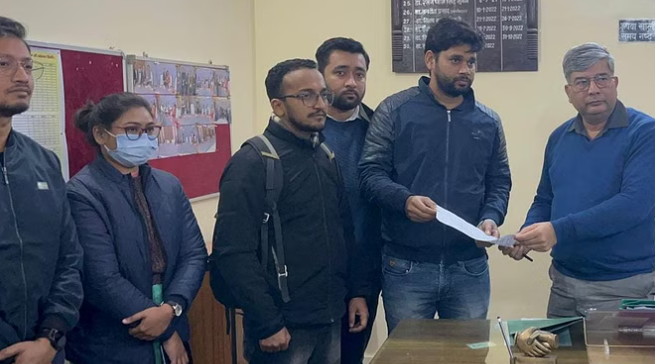 पीलीभीत में इमरजेंसी में डॉक्टर से तीमारदारों ने की मारपीट, नहीं पहुंची पुलिस