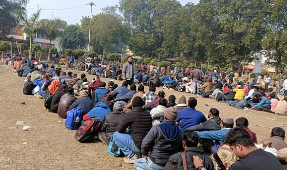 जरूरतों ने खतरों को पीछे छोड़ा,