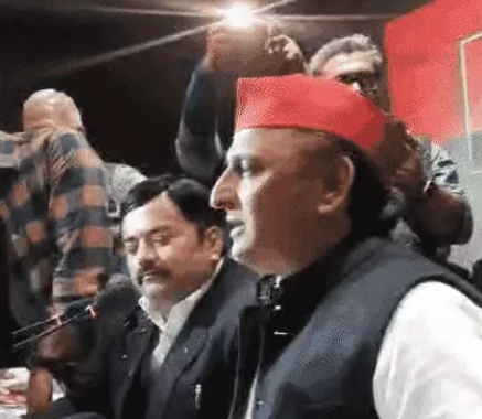 सपा अध्यक्ष अखिलेश यादव की अध्यक्षता में अधिवक्ता महासभा की बैठक आयोजित हुई
