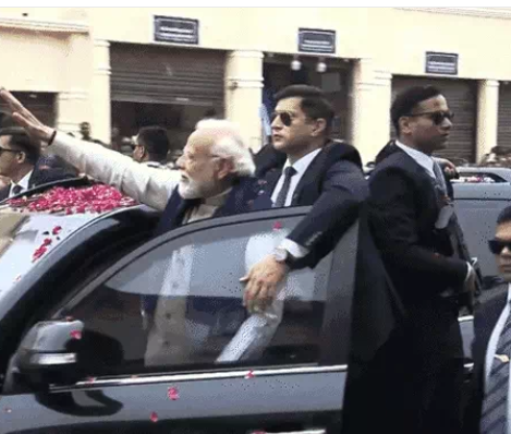 शनिवार 30 दिसंबर को प्रधानमंत्री नरेंद्र मोदी अयोध्या पहुंचे