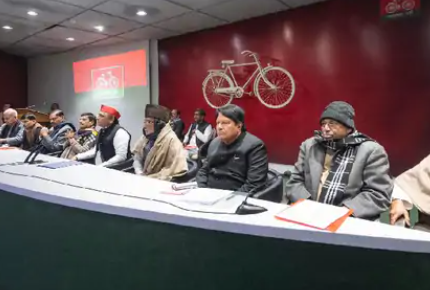 सपा विधायकों की बैठक में अखिलेश यादव ने क्या संकेत दिए