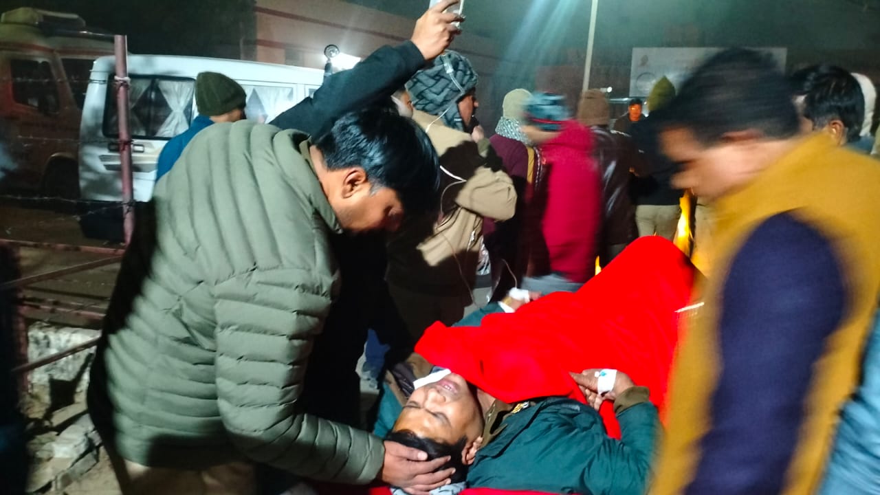 जनपद कासगंज के गांव नगला नरपति का मामला इंस्पेक्टर हरिभान सिंह राठौर को लगी गोली
