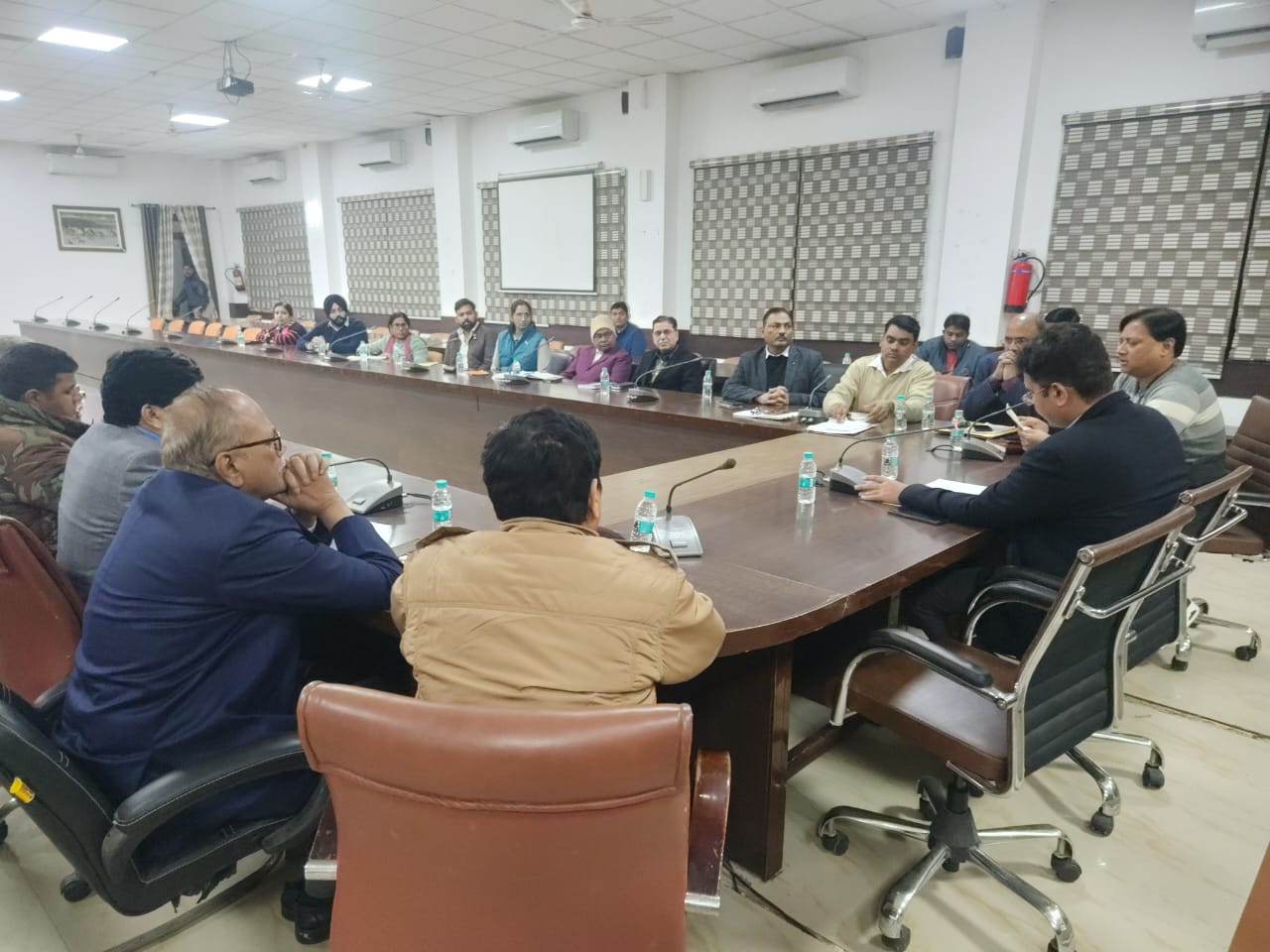 प्रयागराज ; जिलाधिकारी की अध्यक्षता में गणतंत्र दिवस के आयोजन के सम्बंध में बैठक सम्पन्न