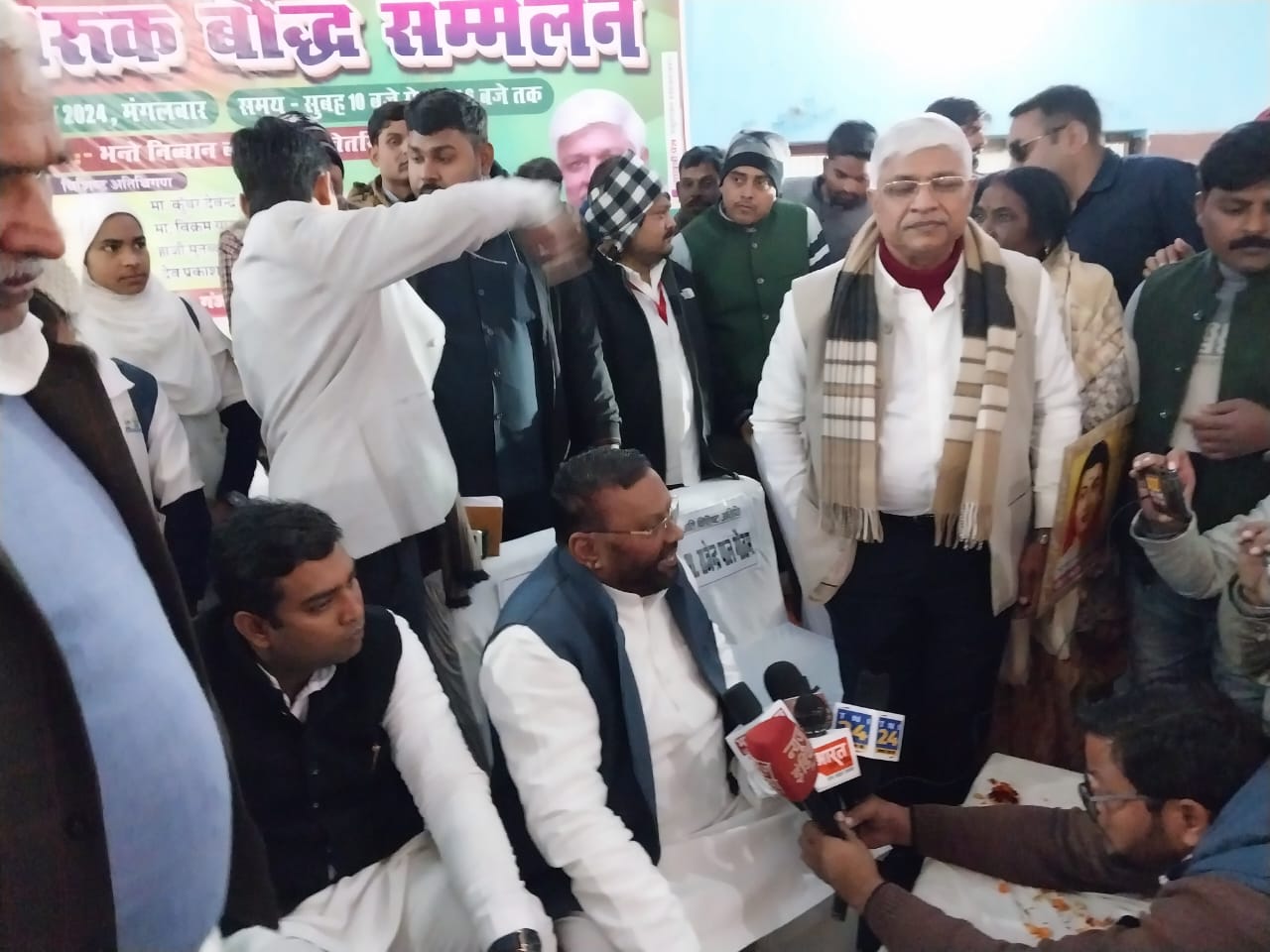 कासगंज : बौद्ध एकता समिति गंजडुंडवारा के बैनर तले आयोजित कार्यक्रम में पहुंचे स्वामी प्रसाद मौर्य