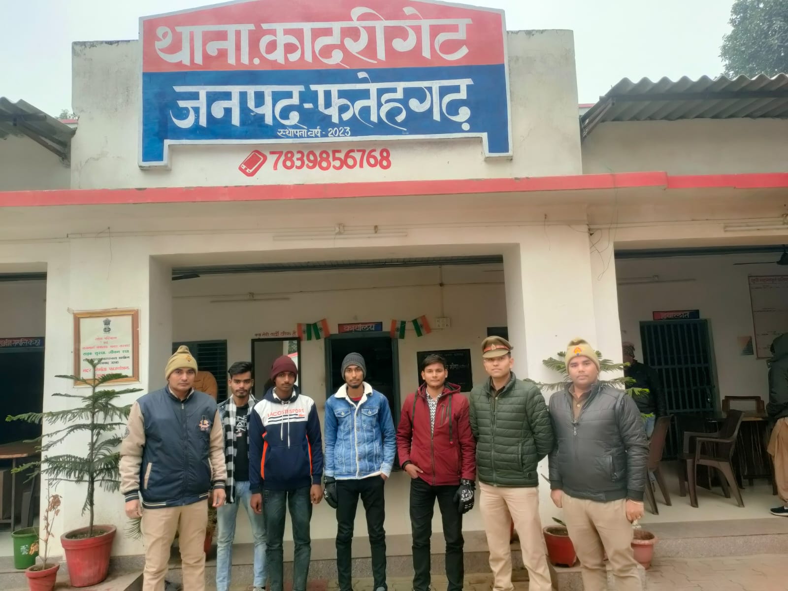 फर्रुखाबाद:फर्जी प्रपत्रो के माध्यम से जस्ट डायल एप की सहायता से ट्रान्सपोर्ट हेतु फर्जी खातों में धन ट्रान्सफर करवाकर फर्जीवाड़ा करने वाले गैंग के चार अभियुक्त को पुलिस किया गिरफ्तार