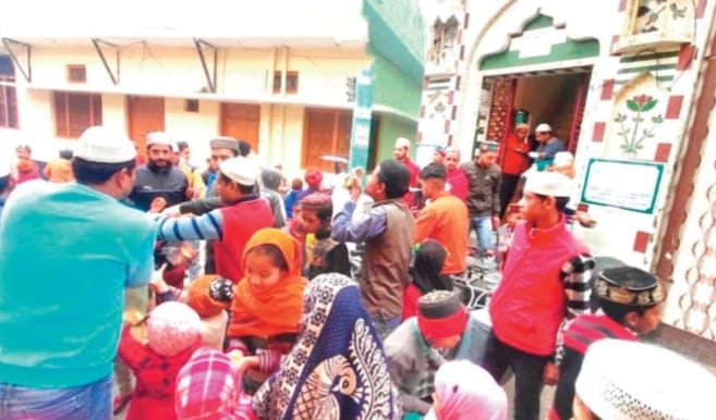 बरेली - फतेहगंज पश्चिमी कस्बे में सुल्तान ए हिंद गरीब नवाज के कुल की रस्म में हुई अमन चैन की दुआ।