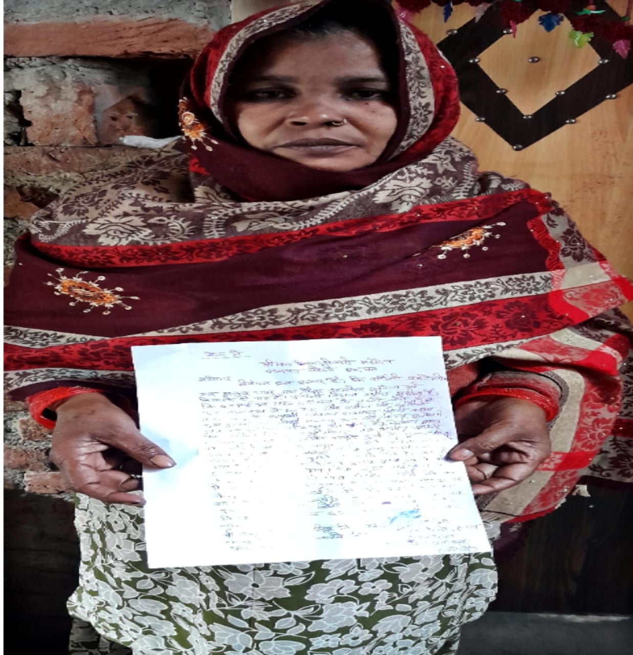 बरेली - उपजिलाधिकारी साहब आपकी छवि धूमिल कर रहा दलाल, जिलाधिकारी से शिकायत।