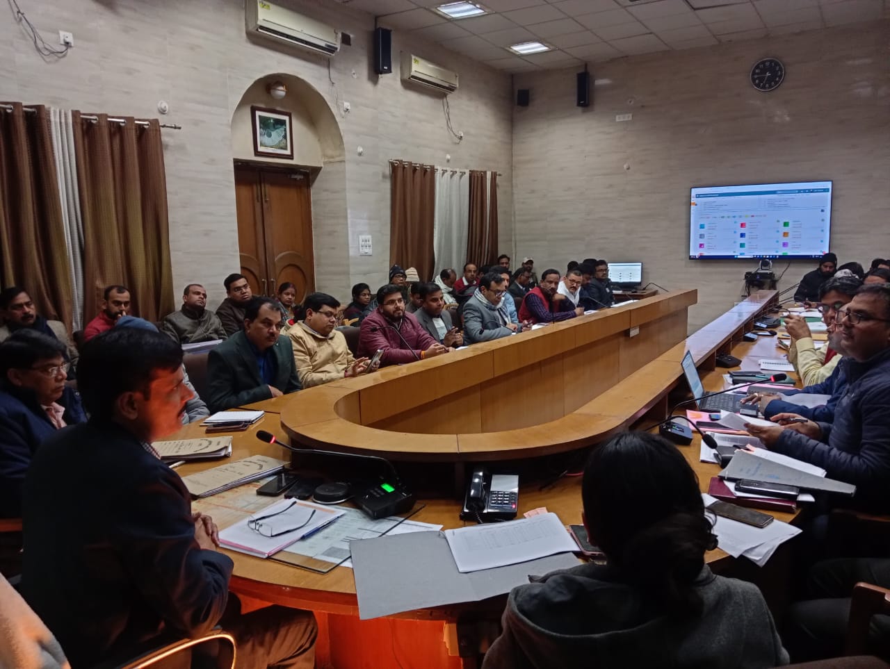 हरदोई : अधिकारी कार्यो का डाटा विभागीय पोर्टल पर ससमय फीड करायें ,  जिलाधिकारीडैशबोर्ड पर खराब रैंकिंग वाले अधिकारियों की जवाबदेही निर्धारित होगीः मंगला प्रसाद सिंह