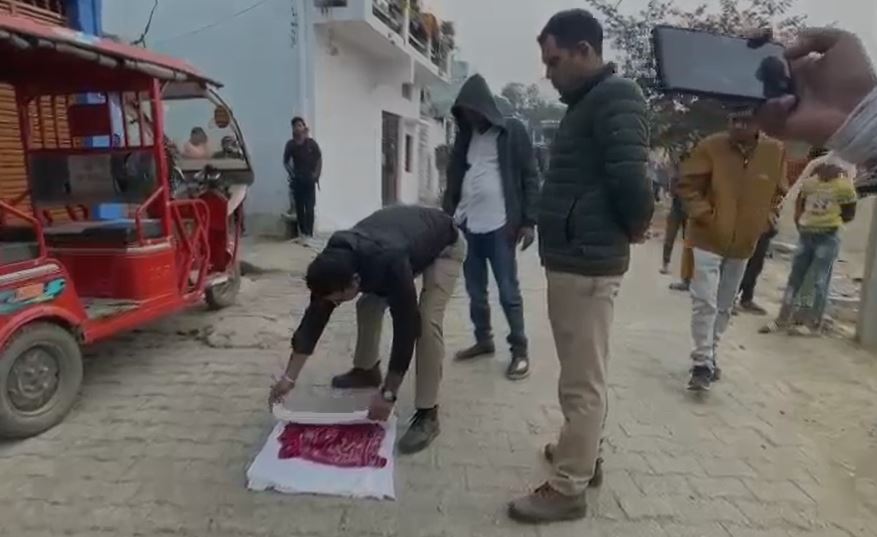 फर्रुखाबाद: मिशन कंपाउंड के खेल मैदान के पास फुटपाथ पर पड़ा मिला नवजात शिशु कटा हुआ सिर
