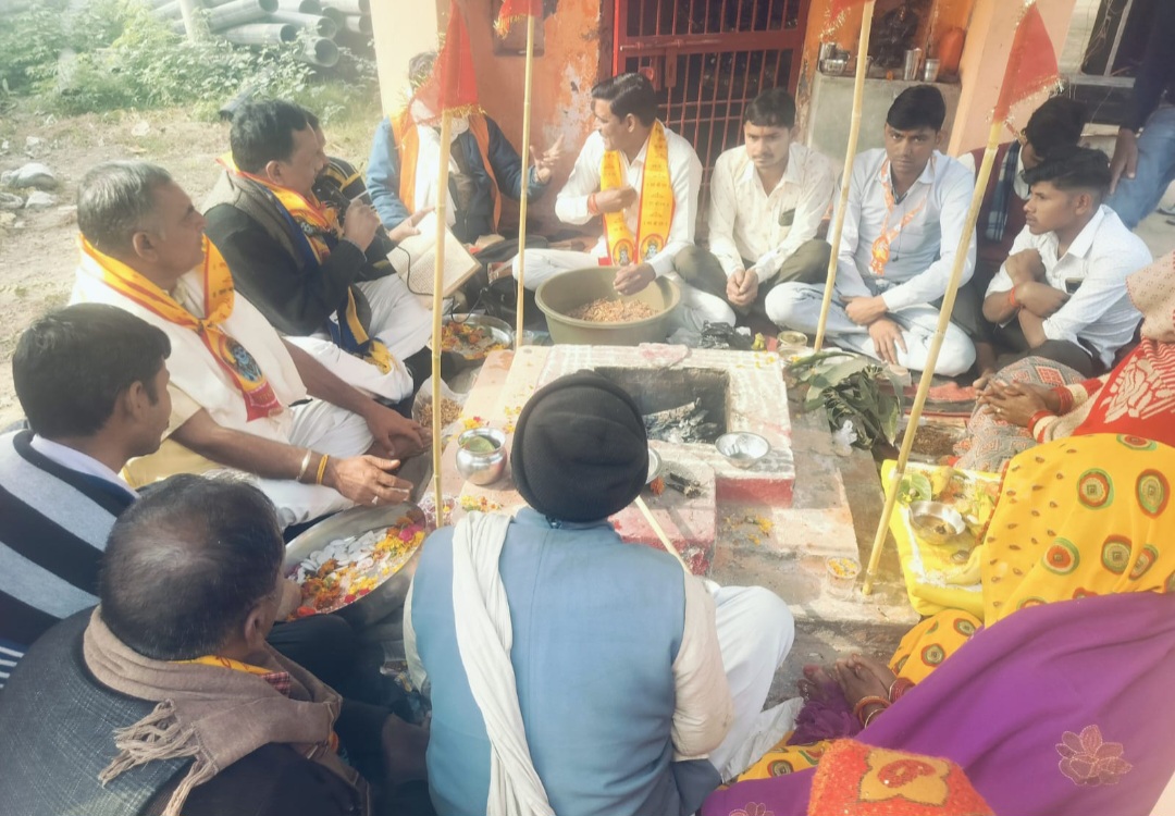 फर्रुखाबाद:भगवान श्री राम मंदिर के प्राण प्रतिष्ठा के अवसर पर आम आदमी पार्टी फर्रुखाबाद ने हवन पूजन और प्रसाद वितरण किया