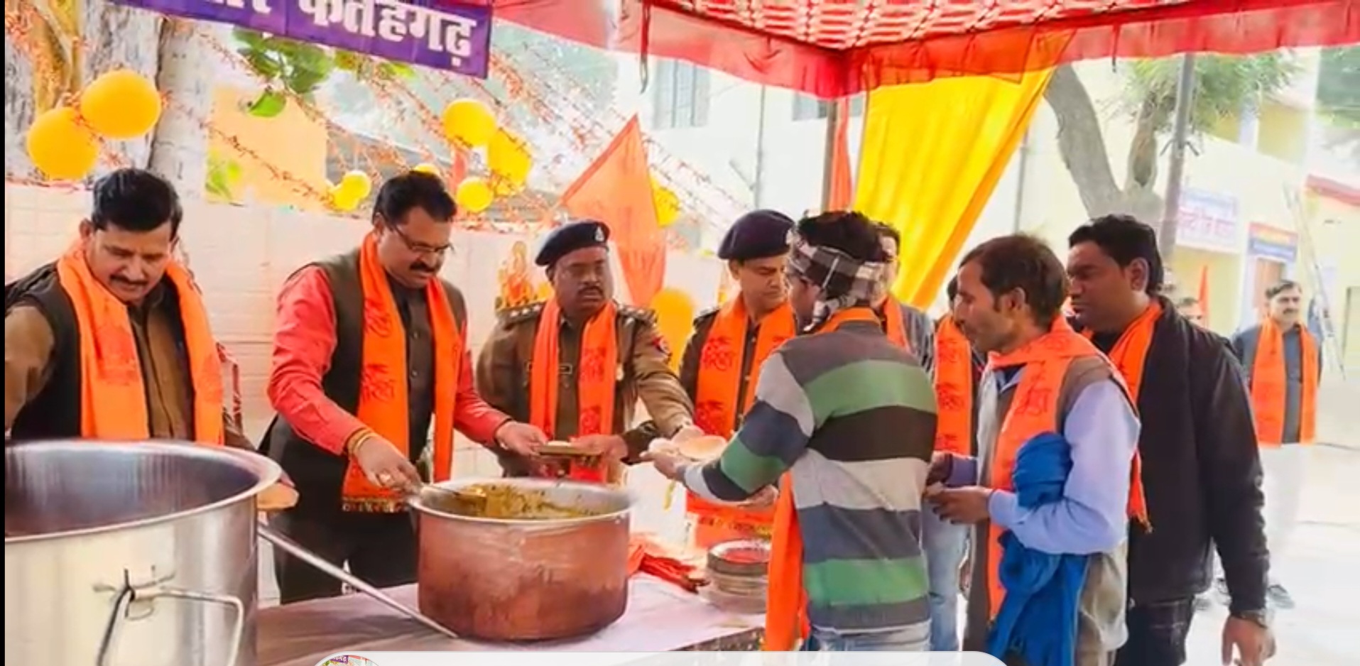 फर्रुखाबाद:जय श्री राम, जय श्री राम के नारों से गुंजायमान रहा जिला कारागार, सुंदरकांड का पाठ व हवन कर अधीक्षक ने मुलाकातियों के लिए आयोजित किया भंडारा