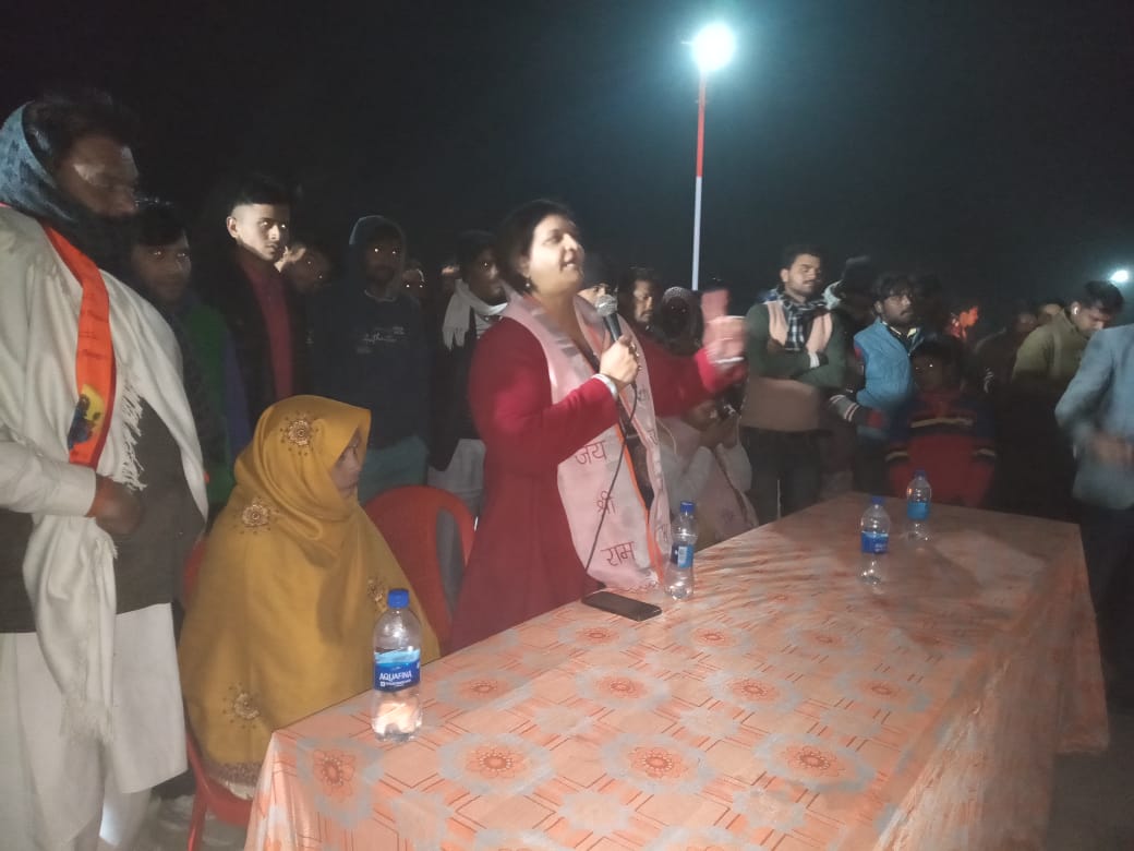 बदायूं: रामलला प्राण प्रतिष्ठा के अवसर पर जिला पंचायत अध्यक्ष वर्षा यादव ने अमृत मान सरोवर कोल्हाई का उदघाटन करके दीप प्रज्वलित कर मिष्ठान किया वितरण