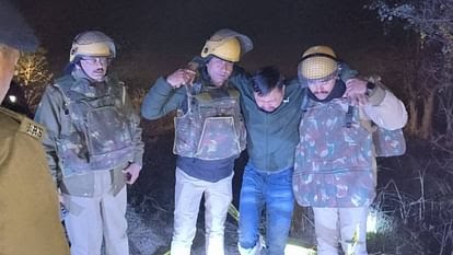 मैनपुरी में पुलिस ने मुठभेड़ में चार लुटेरों को किया गिरफ्तार, गोली लगने से एक घायल; कब्जे से लूट का माल बरामद