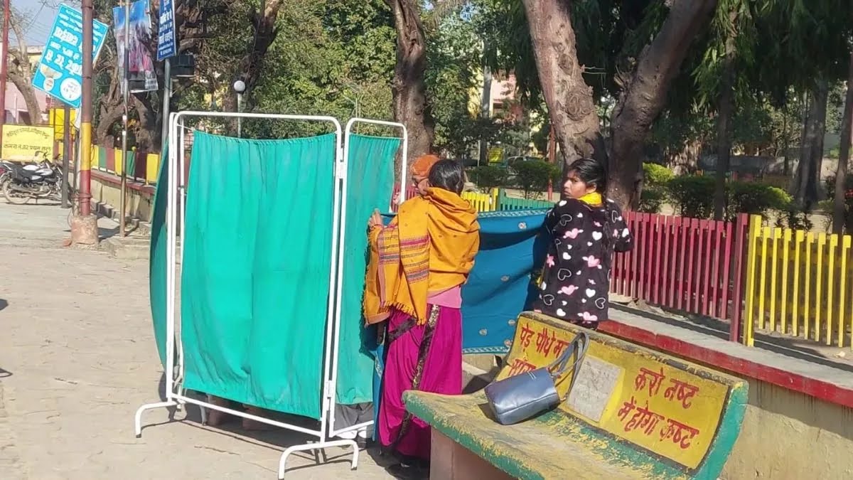 पीलीभीत में इमरजेंसी वार्ड के गेट पर प्रसव, नवजात की मृत्यु, डीएम के निर्देश पर पहुंची टीम ने की जांच